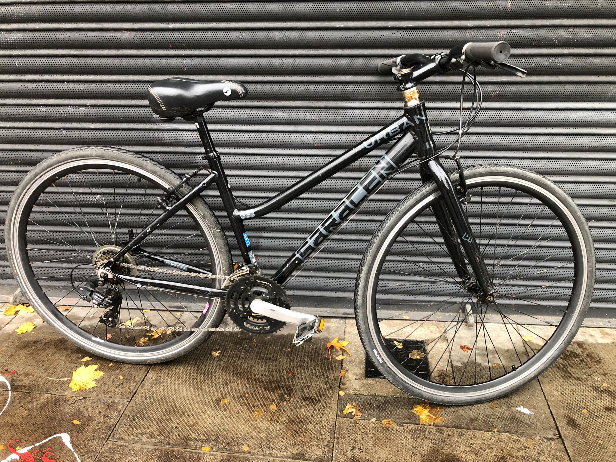 Saracen urban Ladies hybrid light weigh Bike fully serviced