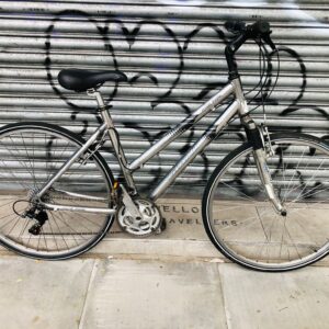 `Giant ladies hybrid light bike Fully serviced with 1 Month service Guarantee